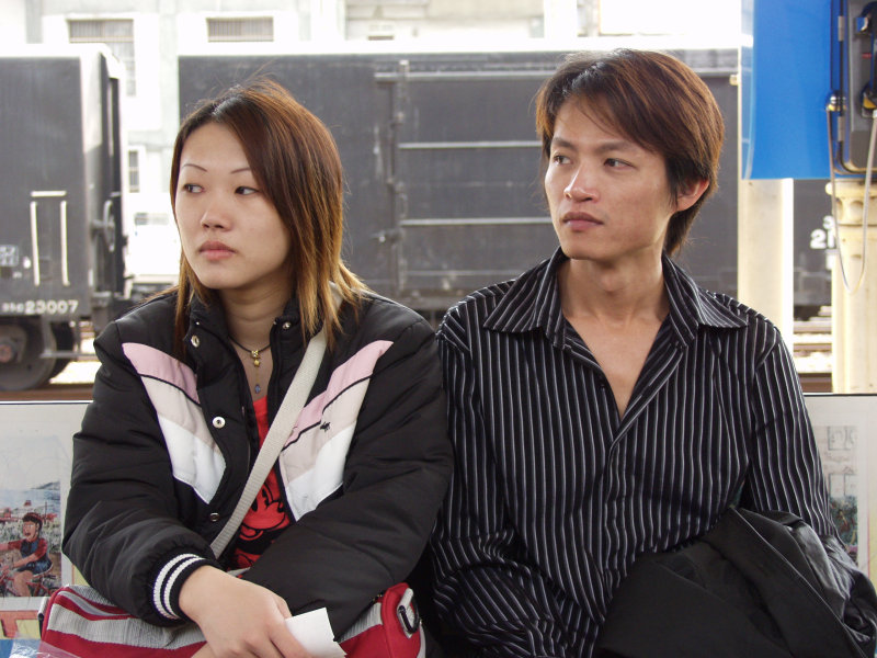 月台旅客特寫2006台中火車站台灣鐵路旅遊攝影