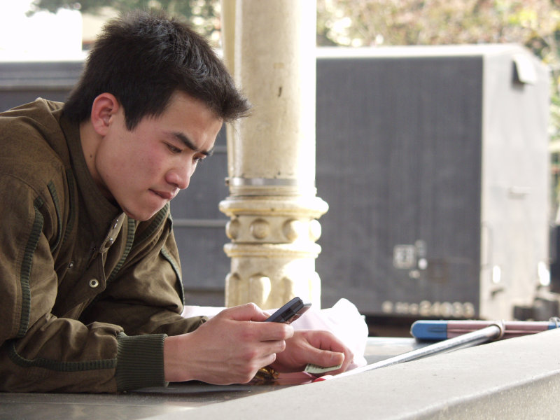 月台旅客特寫2006台中火車站台灣鐵路旅遊攝影