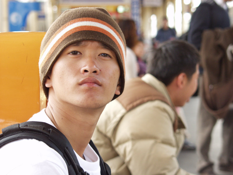 月台旅客特寫2006台中火車站台灣鐵路旅遊攝影
