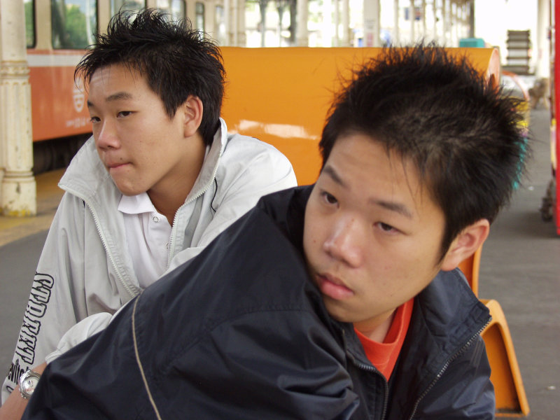 月台旅客特寫2006台中火車站台灣鐵路旅遊攝影