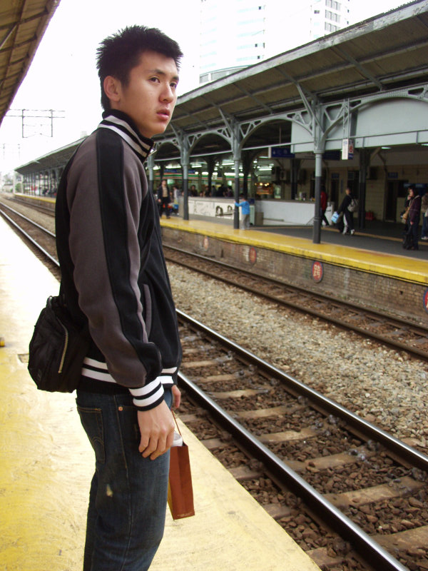 月台旅客特寫2006台中火車站台灣鐵路旅遊攝影