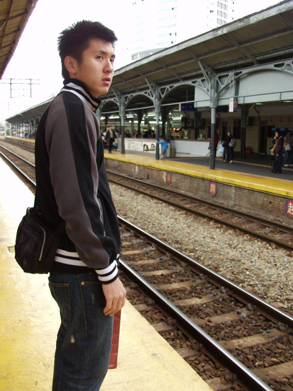 月台旅客特寫2006台中火車站台灣鐵路旅遊攝影