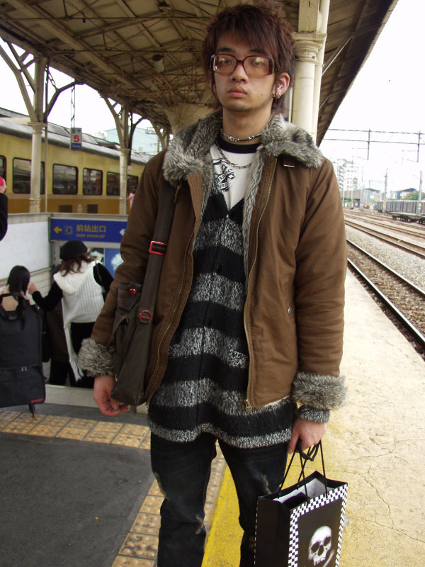 月台旅客特寫2006台中火車站台灣鐵路旅遊攝影