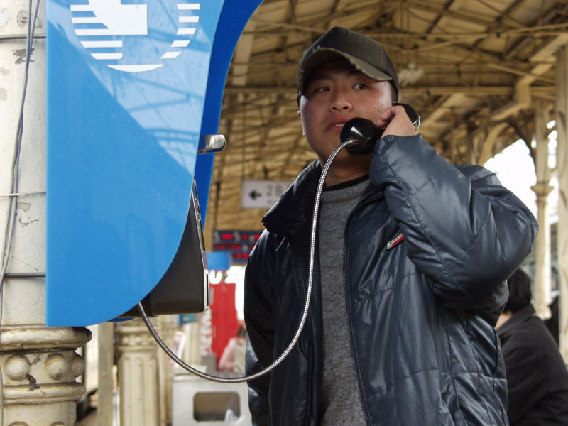 月台旅客特寫2006台中火車站台灣鐵路旅遊攝影