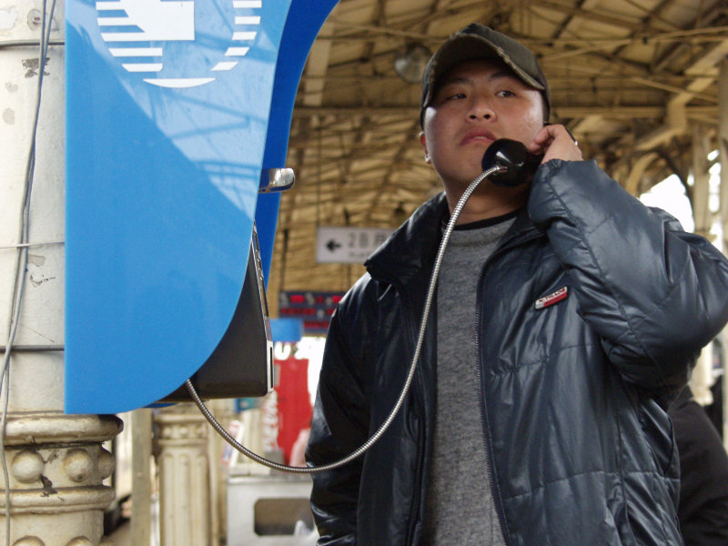 月台旅客特寫2006台中火車站台灣鐵路旅遊攝影