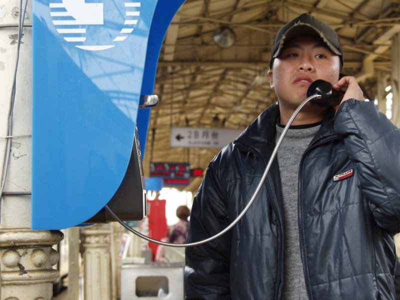 月台旅客特寫2006台中火車站台灣鐵路旅遊攝影