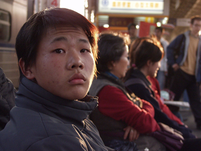 月台旅客特寫2006台中火車站台灣鐵路旅遊攝影