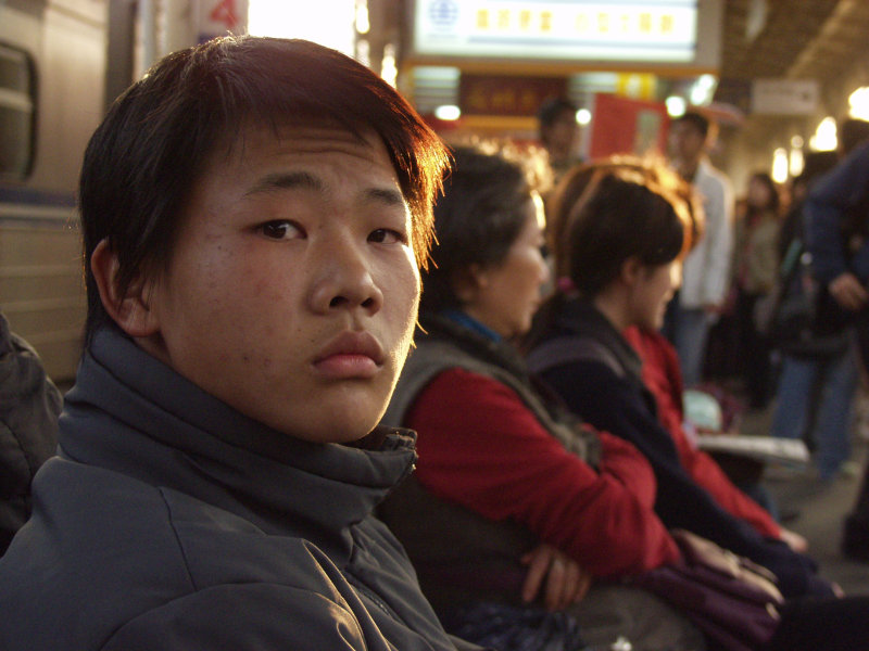 月台旅客特寫2006台中火車站台灣鐵路旅遊攝影