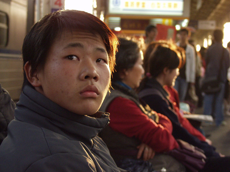 月台旅客特寫2006台中火車站台灣鐵路旅遊攝影
