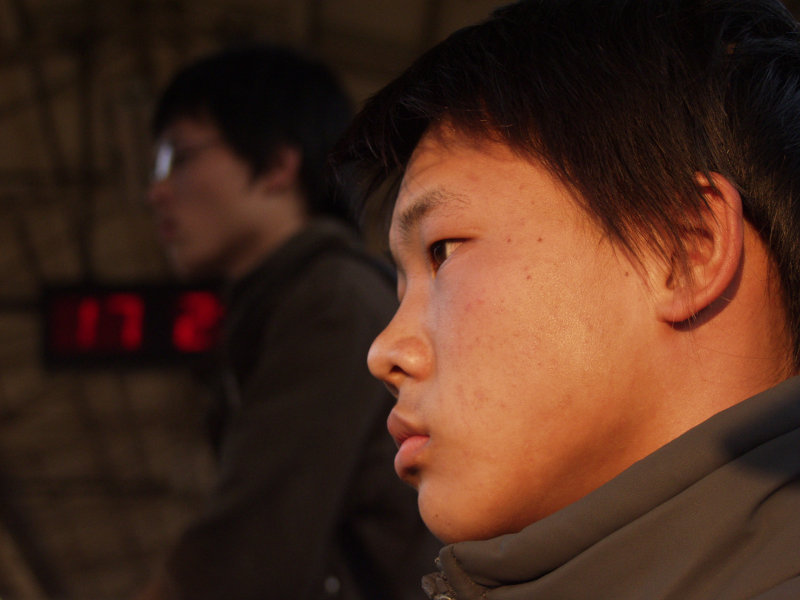 月台旅客特寫2006台中火車站台灣鐵路旅遊攝影