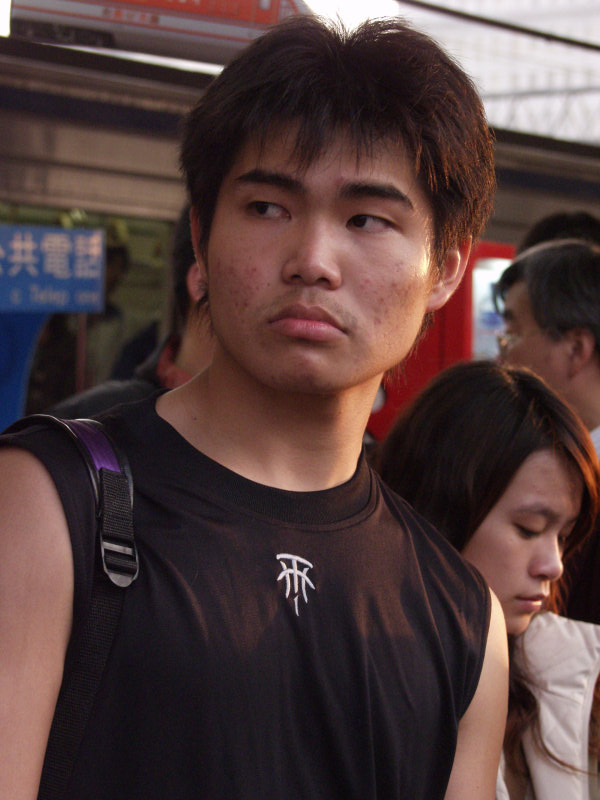 月台旅客特寫2006台中火車站台灣鐵路旅遊攝影