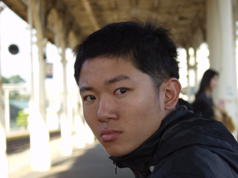 月台旅客特寫2006台中火車站台灣鐵路旅遊攝影