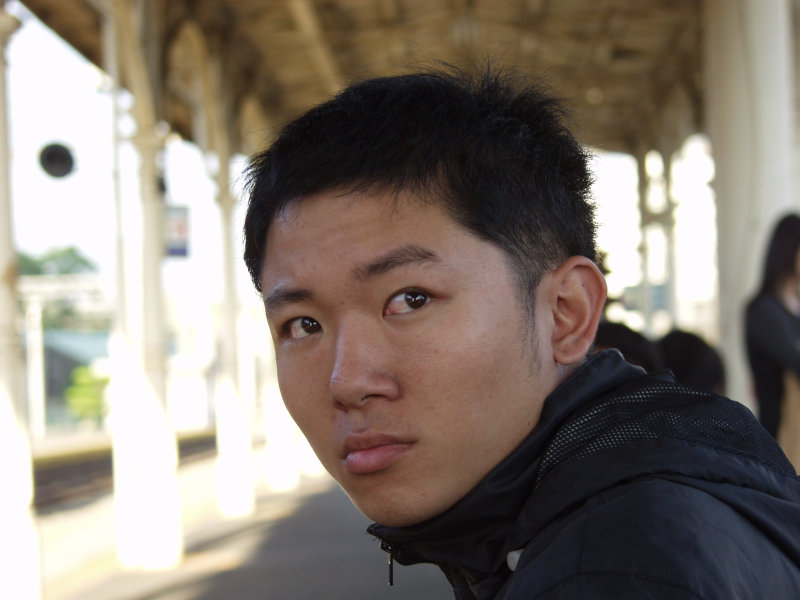 月台旅客特寫2006台中火車站台灣鐵路旅遊攝影