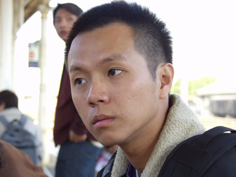 月台旅客特寫2006台中火車站台灣鐵路旅遊攝影