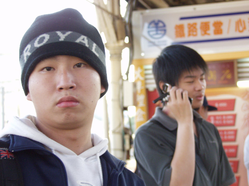 月台旅客特寫2006台中火車站台灣鐵路旅遊攝影