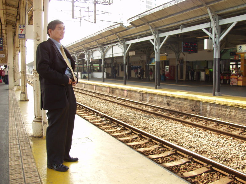 月台旅客特寫2006台中火車站台灣鐵路旅遊攝影