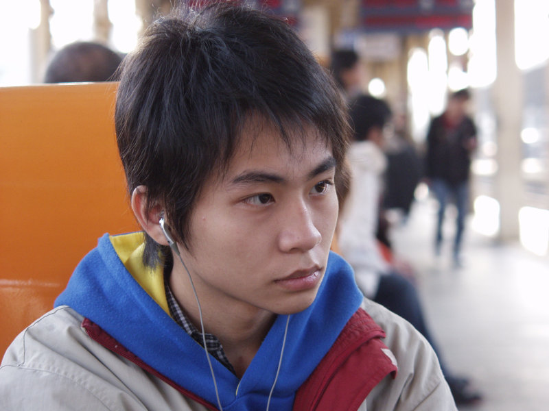 月台旅客特寫2006台中火車站台灣鐵路旅遊攝影