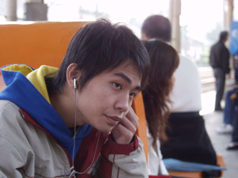 月台旅客特寫2006台中火車站台灣鐵路旅遊攝影