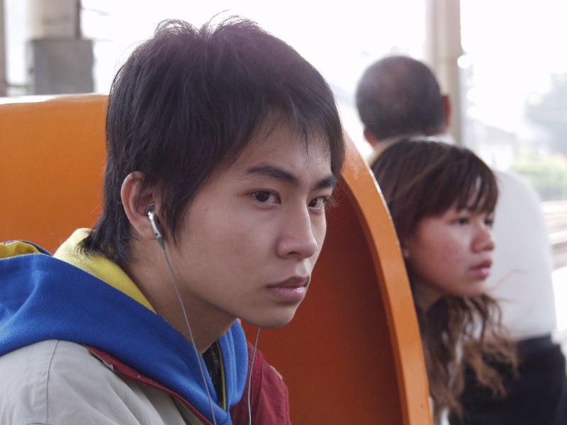 月台旅客特寫2006台中火車站台灣鐵路旅遊攝影