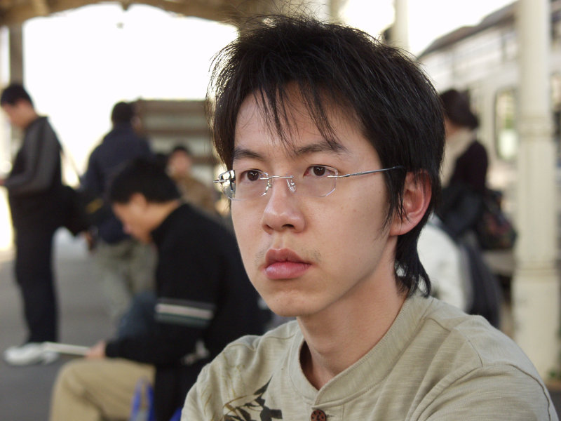 月台旅客特寫2006台中火車站台灣鐵路旅遊攝影