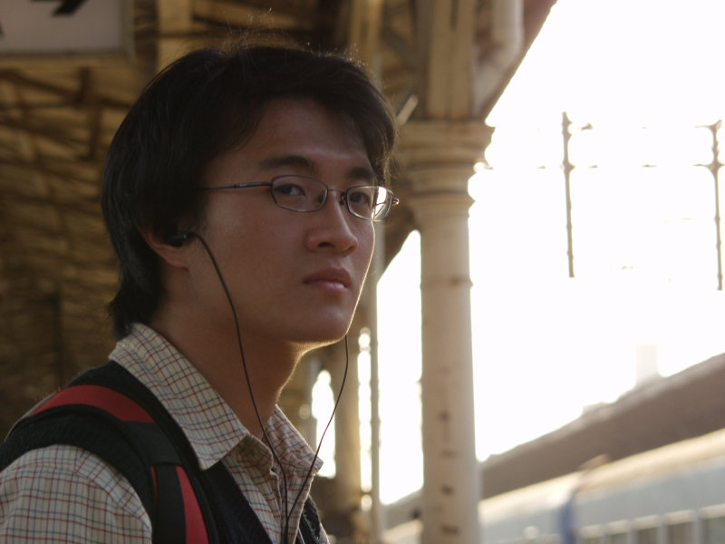 月台旅客特寫2006台中火車站台灣鐵路旅遊攝影