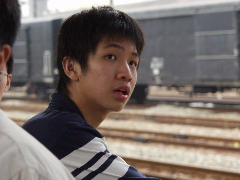 月台旅客特寫2006台中火車站台灣鐵路旅遊攝影