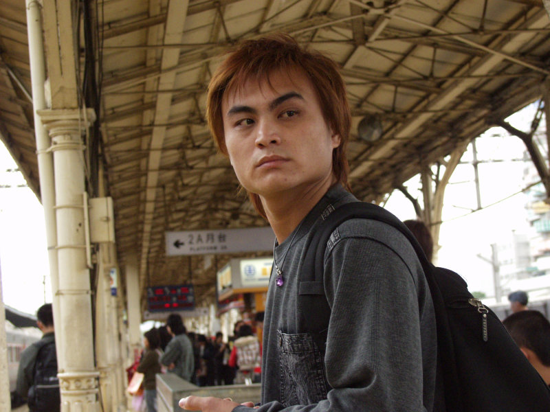月台旅客特寫2006台中火車站台灣鐵路旅遊攝影