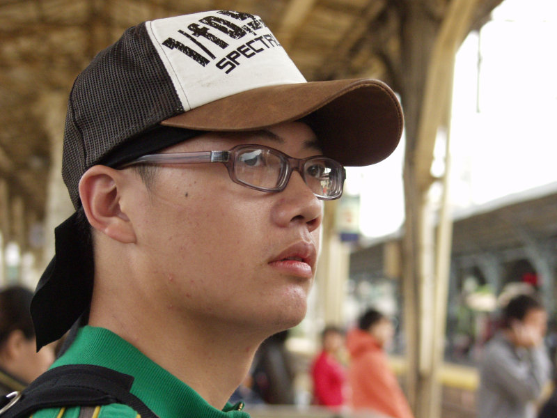 月台旅客特寫2006台中火車站台灣鐵路旅遊攝影