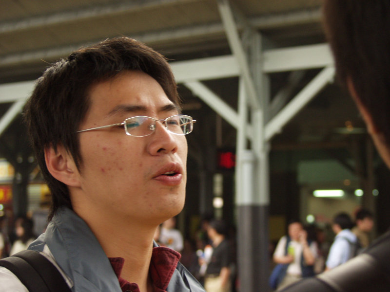 月台旅客特寫2006台中火車站台灣鐵路旅遊攝影