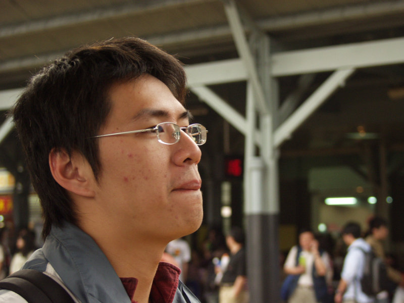 月台旅客特寫2006台中火車站台灣鐵路旅遊攝影