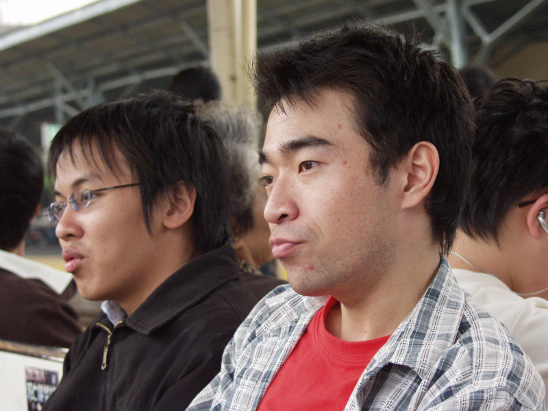 月台旅客特寫2006台中火車站台灣鐵路旅遊攝影