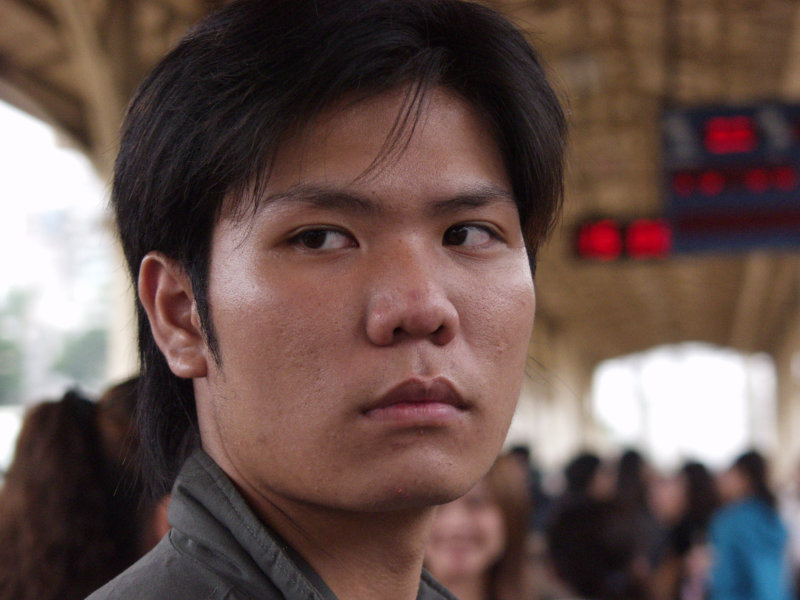 月台旅客特寫2006台中火車站台灣鐵路旅遊攝影