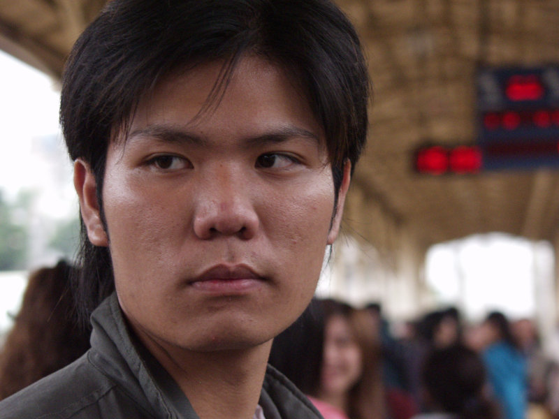 月台旅客特寫2006台中火車站台灣鐵路旅遊攝影