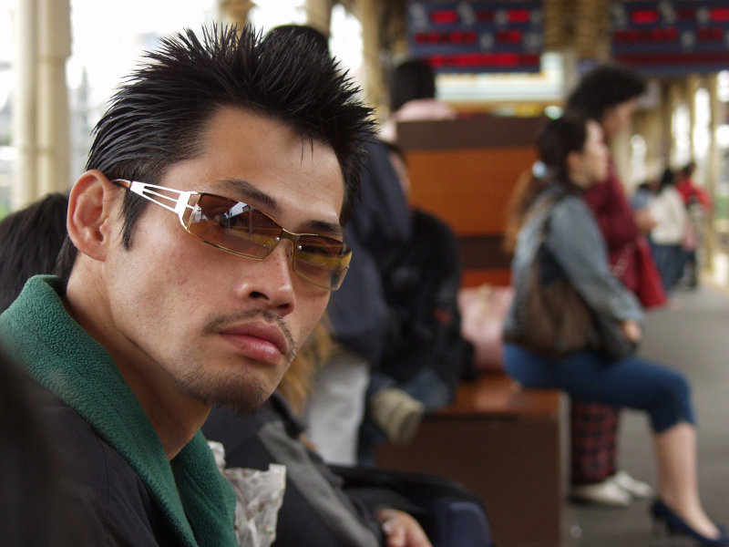 月台旅客特寫2006台中火車站台灣鐵路旅遊攝影