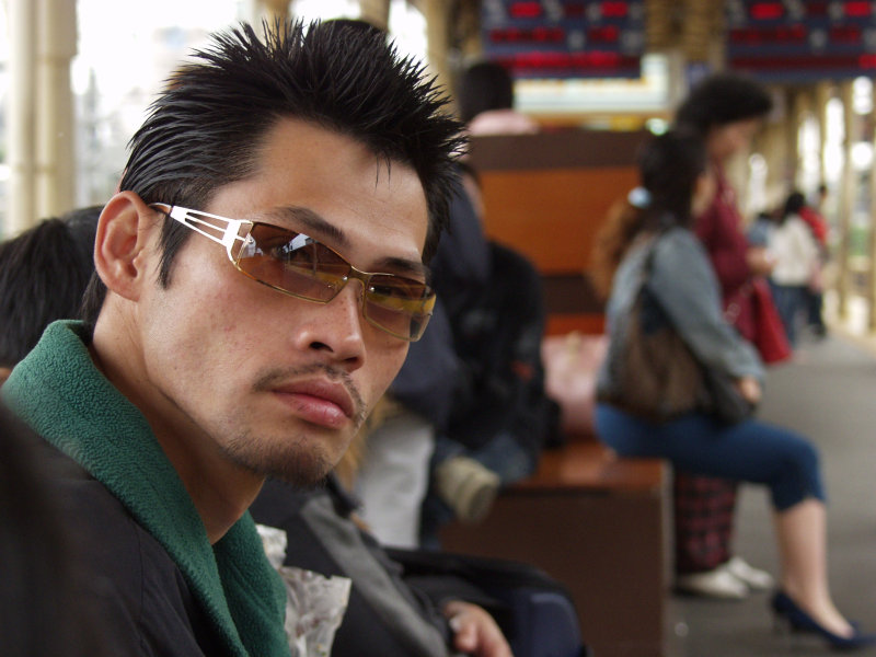 月台旅客特寫2006台中火車站台灣鐵路旅遊攝影