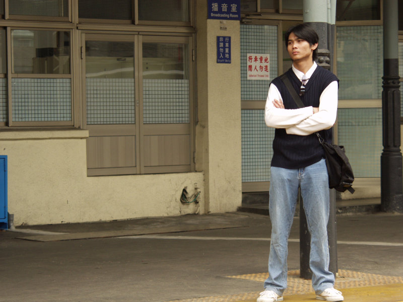 月台旅客特寫2006台中火車站台灣鐵路旅遊攝影