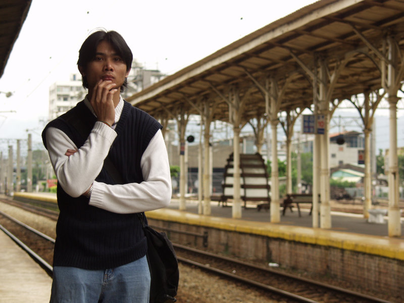 月台旅客特寫2006台中火車站台灣鐵路旅遊攝影