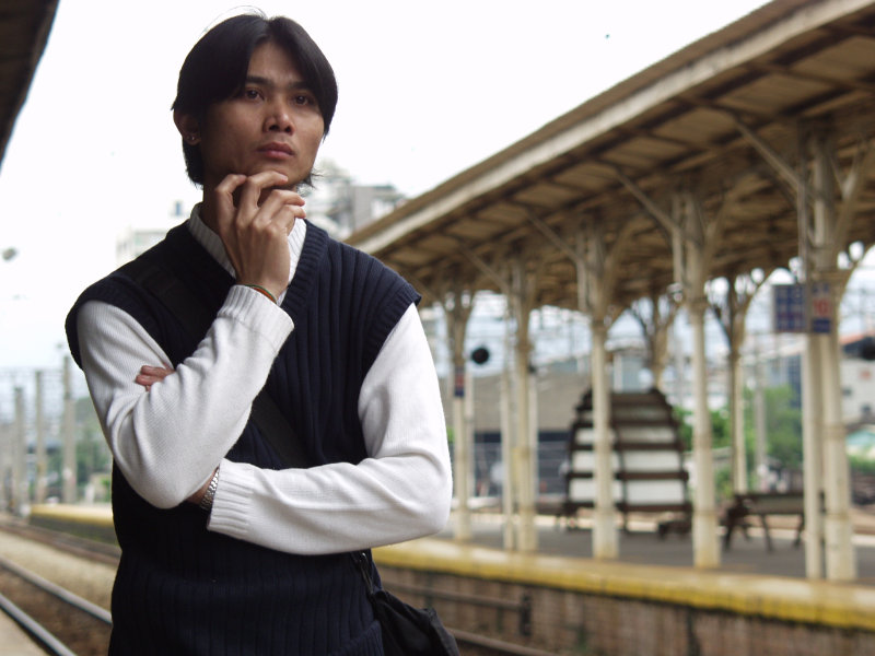 月台旅客特寫2006台中火車站台灣鐵路旅遊攝影