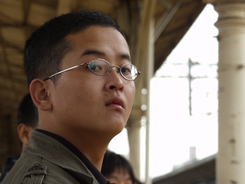 月台旅客特寫2006台中火車站台灣鐵路旅遊攝影