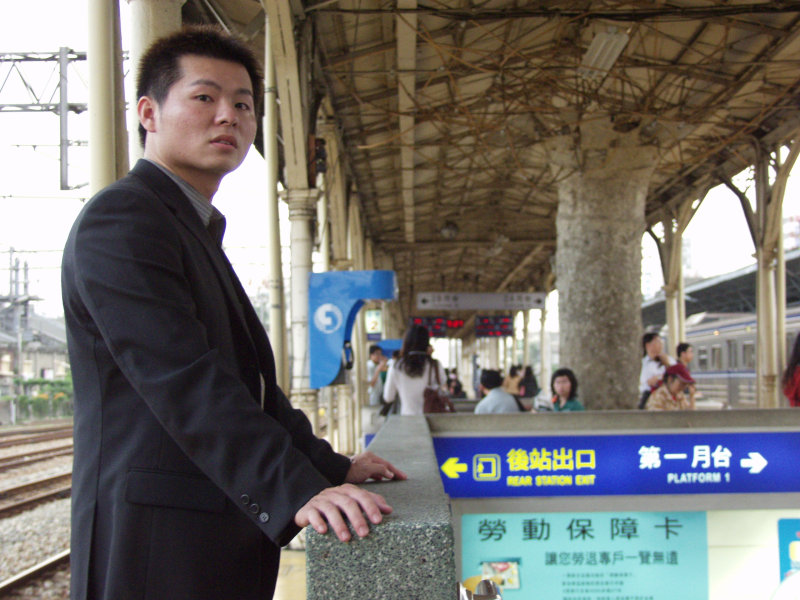 月台旅客特寫2006台中火車站台灣鐵路旅遊攝影