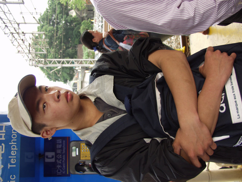 月台旅客特寫2006台中火車站台灣鐵路旅遊攝影