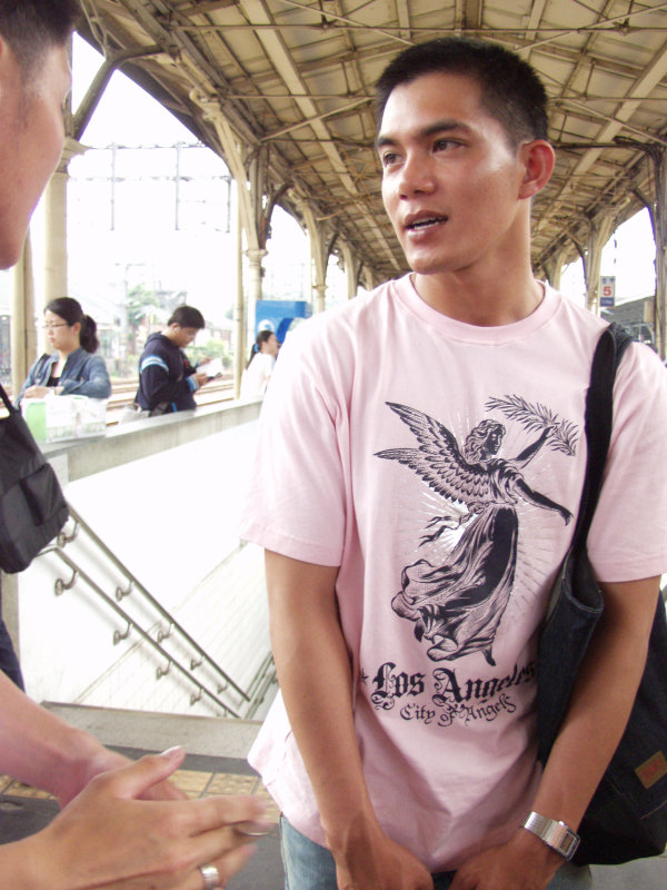 月台旅客特寫2006台中火車站台灣鐵路旅遊攝影