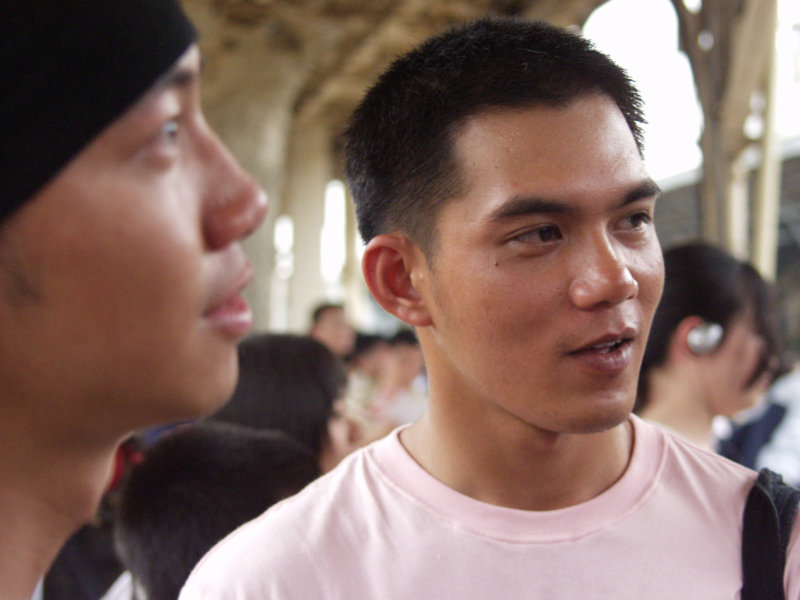 月台旅客特寫2006台中火車站台灣鐵路旅遊攝影