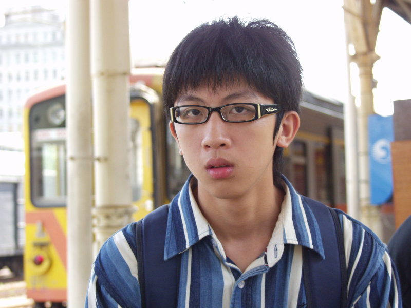 月台旅客特寫2006台中火車站台灣鐵路旅遊攝影