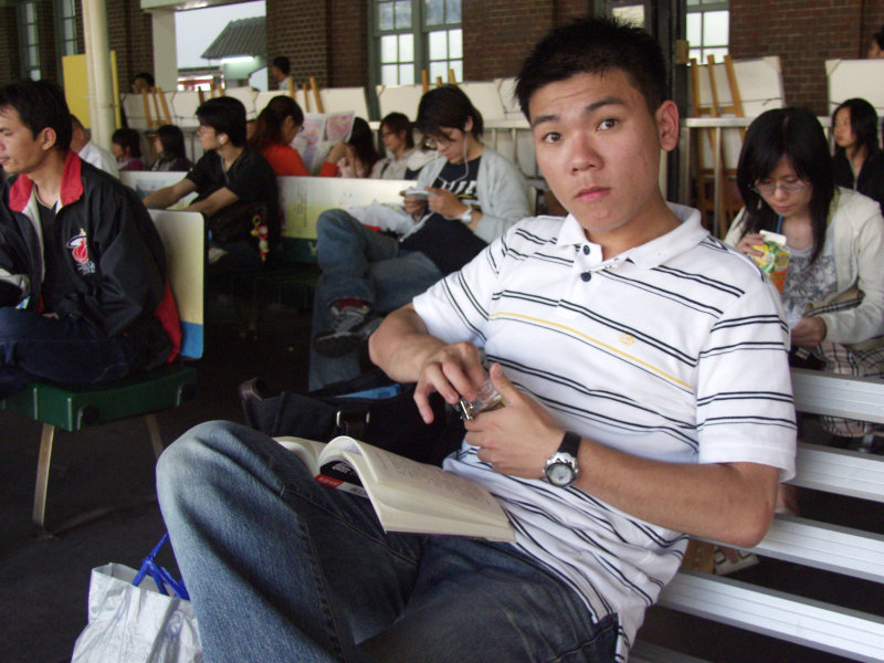 月台旅客特寫2006台中火車站台灣鐵路旅遊攝影