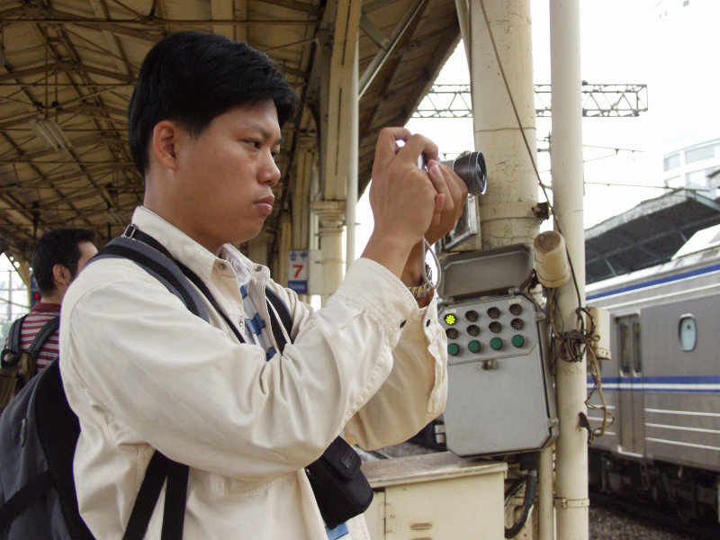 月台旅客特寫2006台中火車站台灣鐵路旅遊攝影