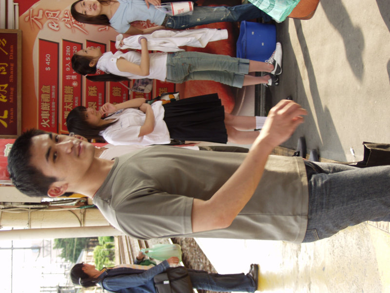 月台旅客特寫2006台中火車站台灣鐵路旅遊攝影