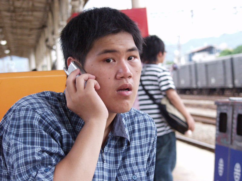 月台旅客特寫2006台中火車站台灣鐵路旅遊攝影