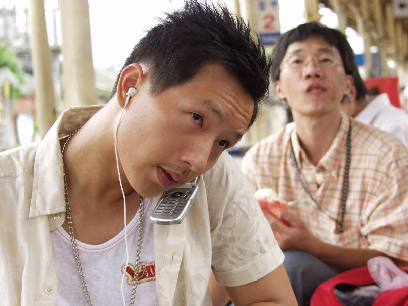 月台旅客特寫2006台中火車站台灣鐵路旅遊攝影