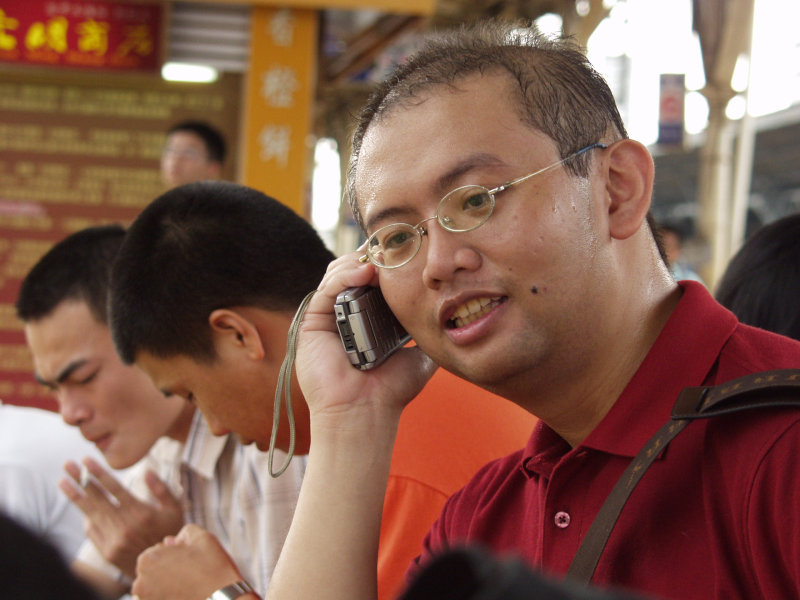 月台旅客特寫2006台中火車站台灣鐵路旅遊攝影